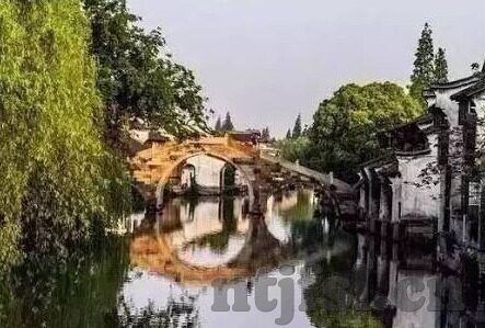 91精品人妻-91精品人妻，网络文化与道德边界的微妙平衡